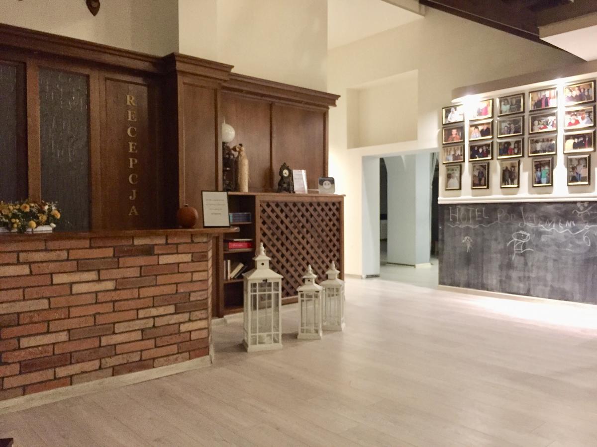 Hotel Pod Jeleniem Tuchola Kültér fotó